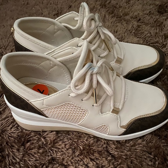 Michael Kors Sneakers - Picture 1 of 4